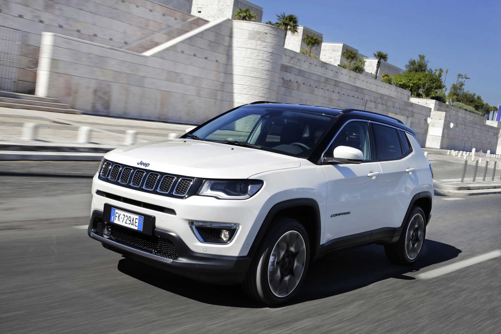 Yeni Jeep Compass resim galerisi