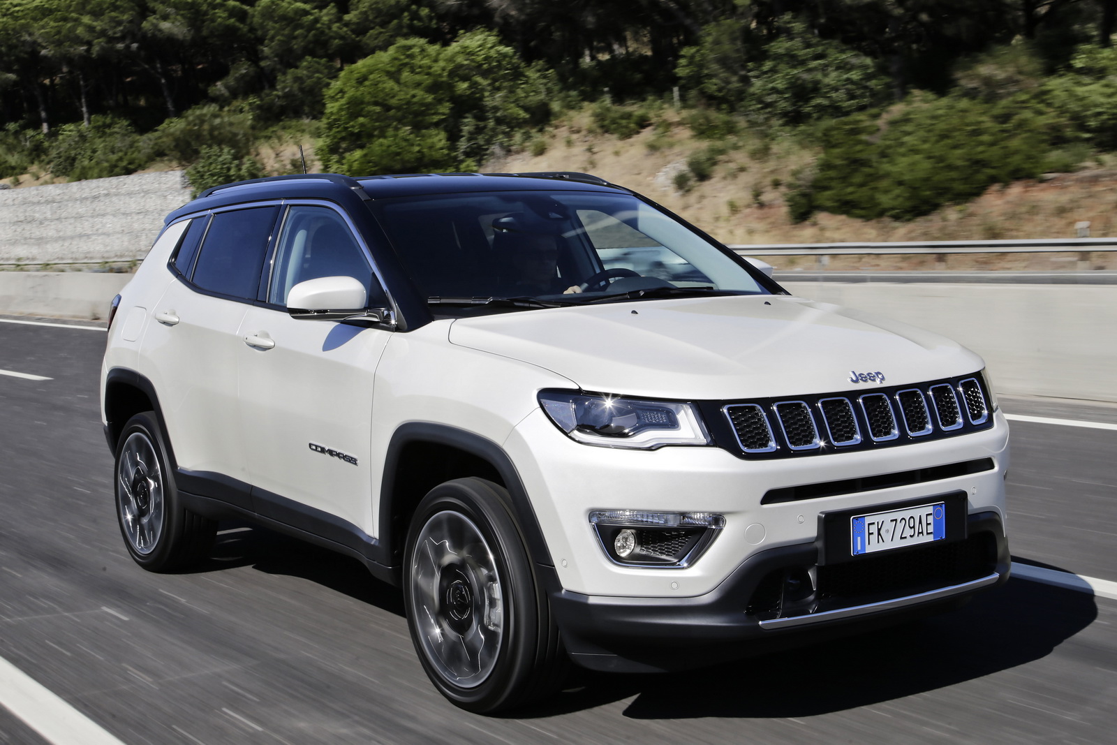 Yeni Jeep Compass resim galerisi
