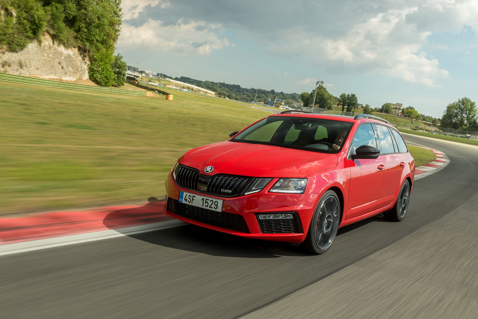 Skoda Octavia RS 245 resim galerisi
