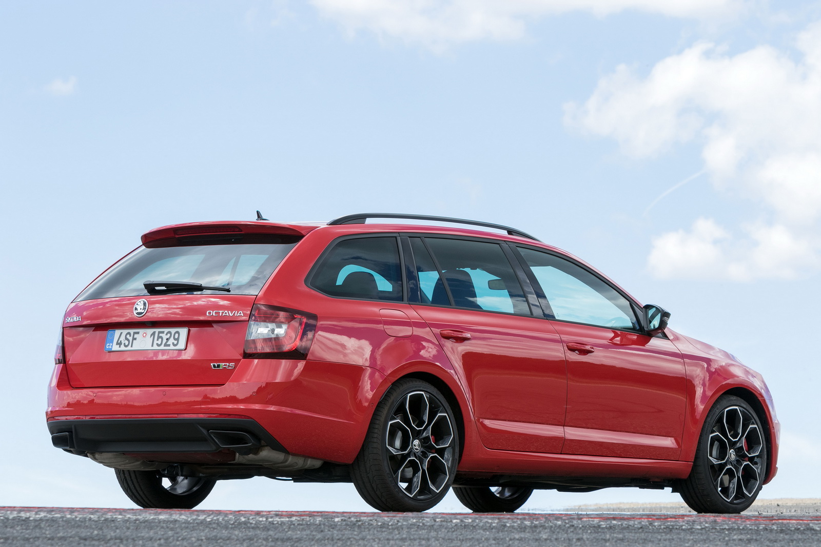 Skoda Octavia RS 245 resim galerisi