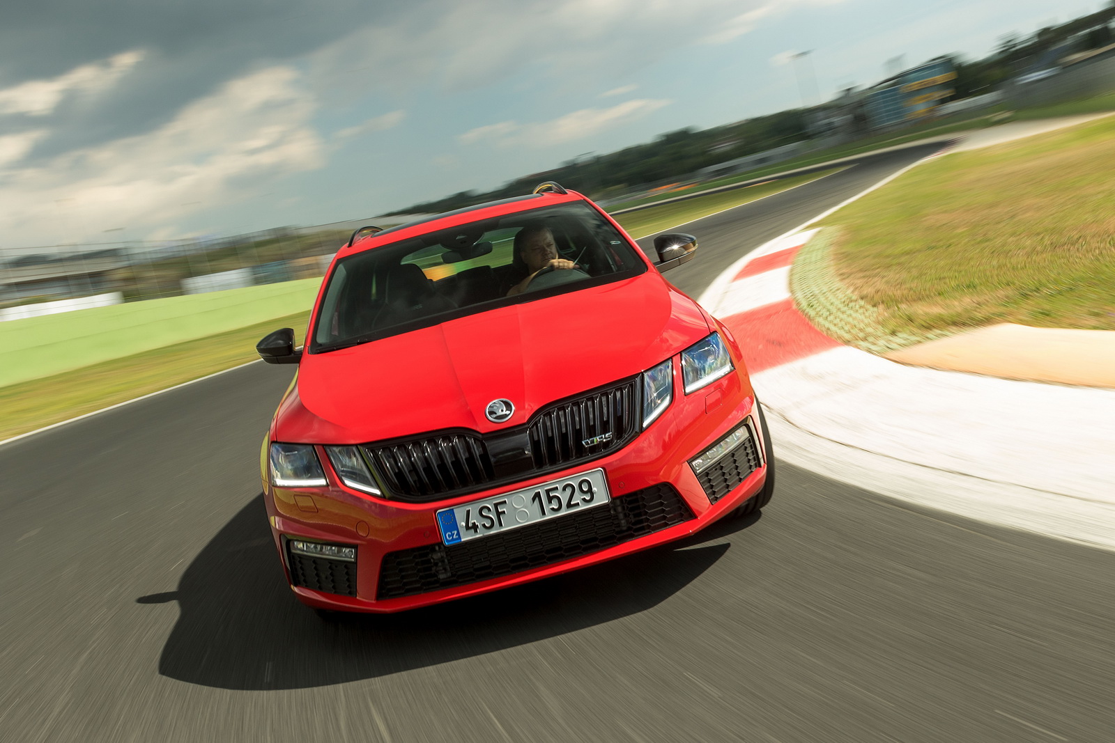 Skoda Octavia RS 245 resim galerisi