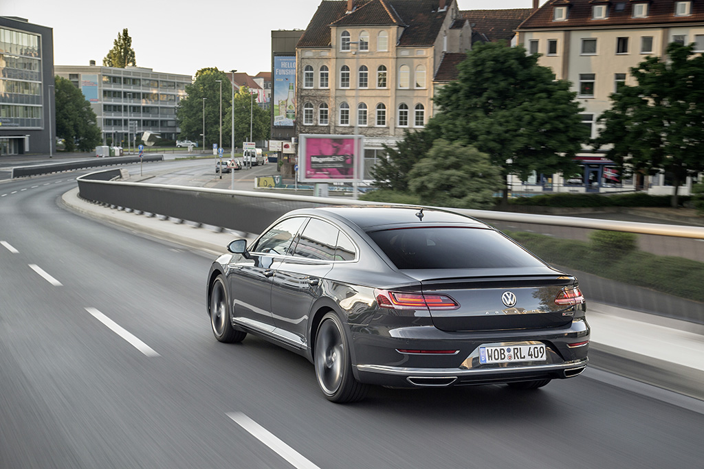 VW Arteon R-Line resim galerisi