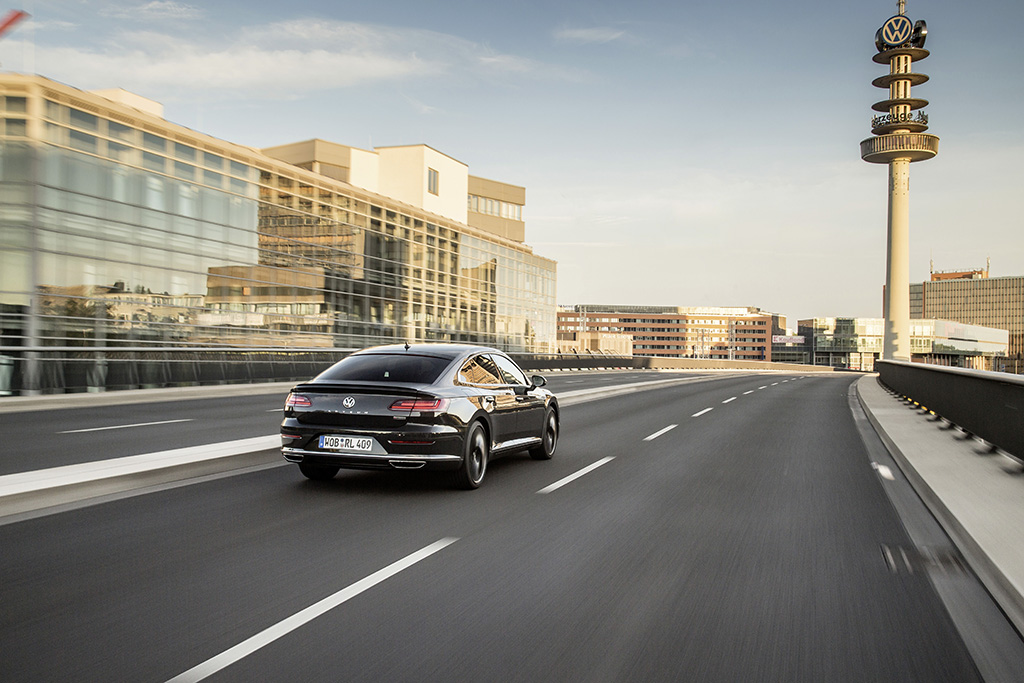 VW Arteon R-Line resim galerisi