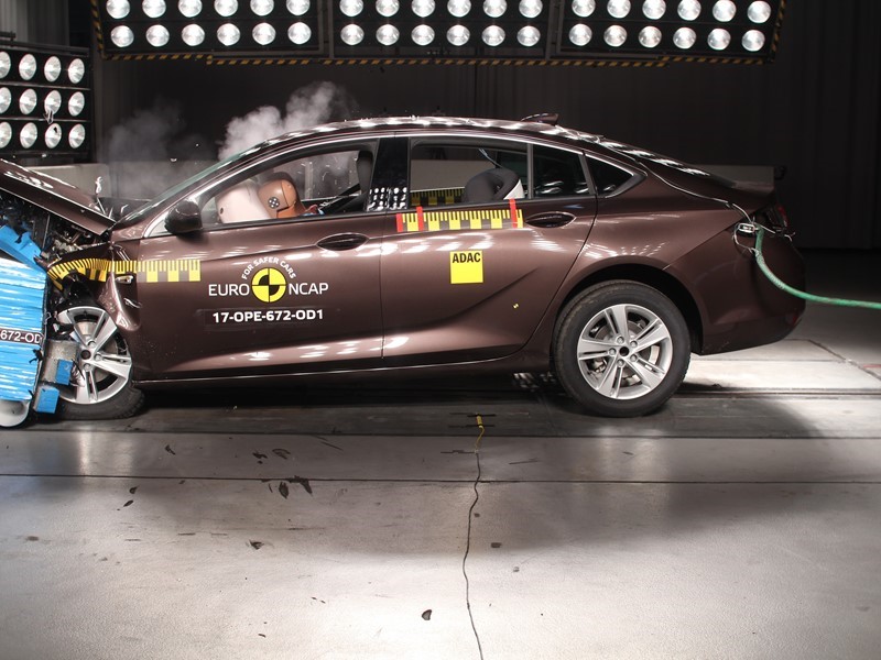 2017 Opel Insignia EuroNCAP test resimleri