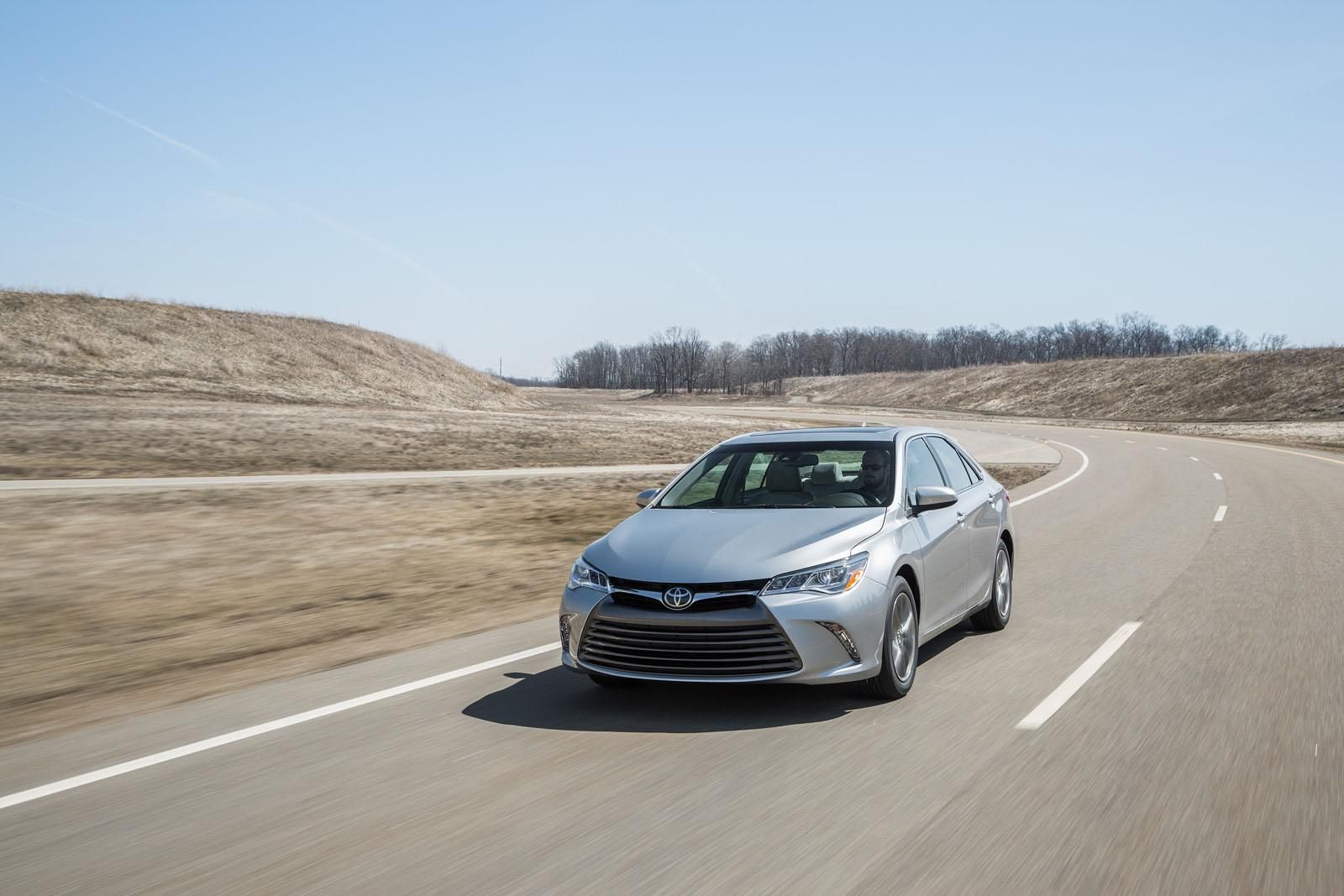 YEN 2015 TOYOTA CAMRY AMERKAN VERSYON RESM GALERS