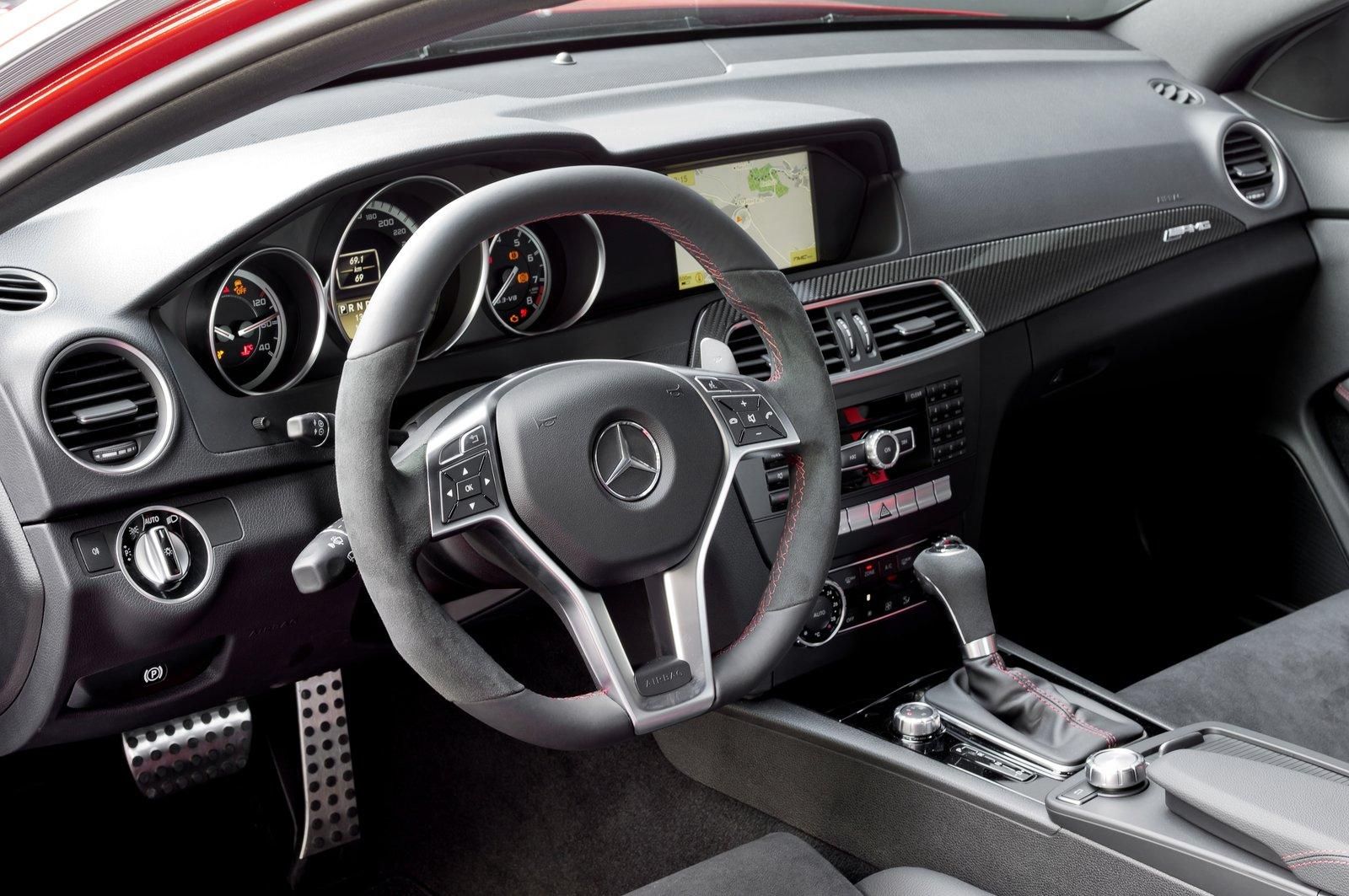 MERCEDES C63 AMG BLACK GALER