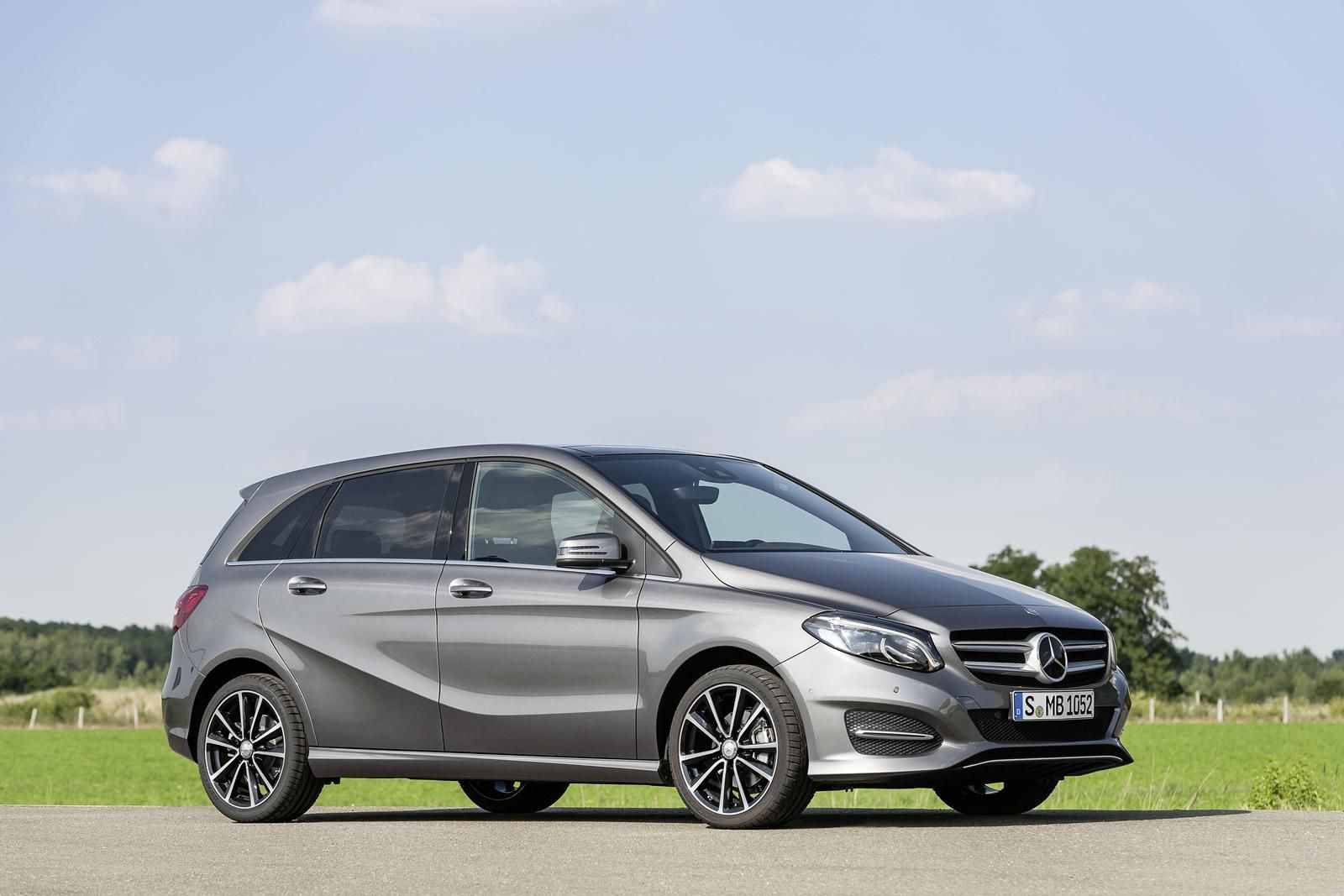 YEN MAKYAJLI 2015 MERCEDES B SERS RESM GALERS