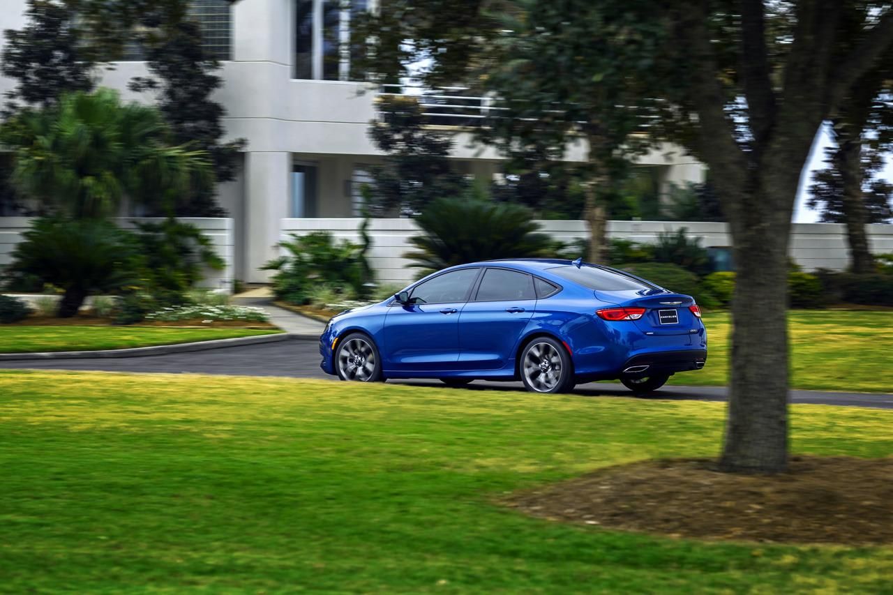 YEN 2015 CHRYSLER 200 AYRINTILI RESM GALERS