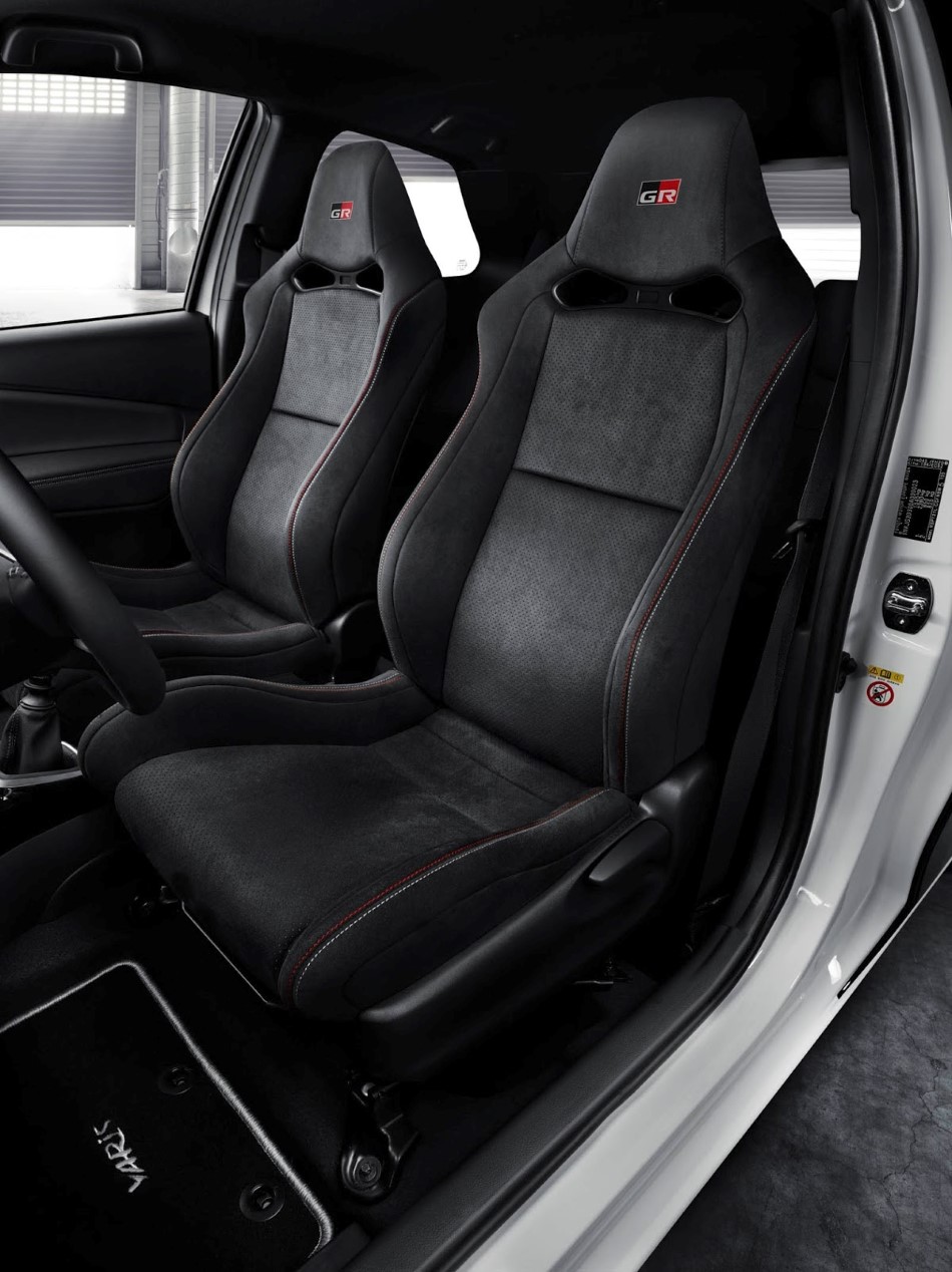 Toyota C-HR Hy-Power Konsepti ve Yeni Land Cruiser resim galerisi