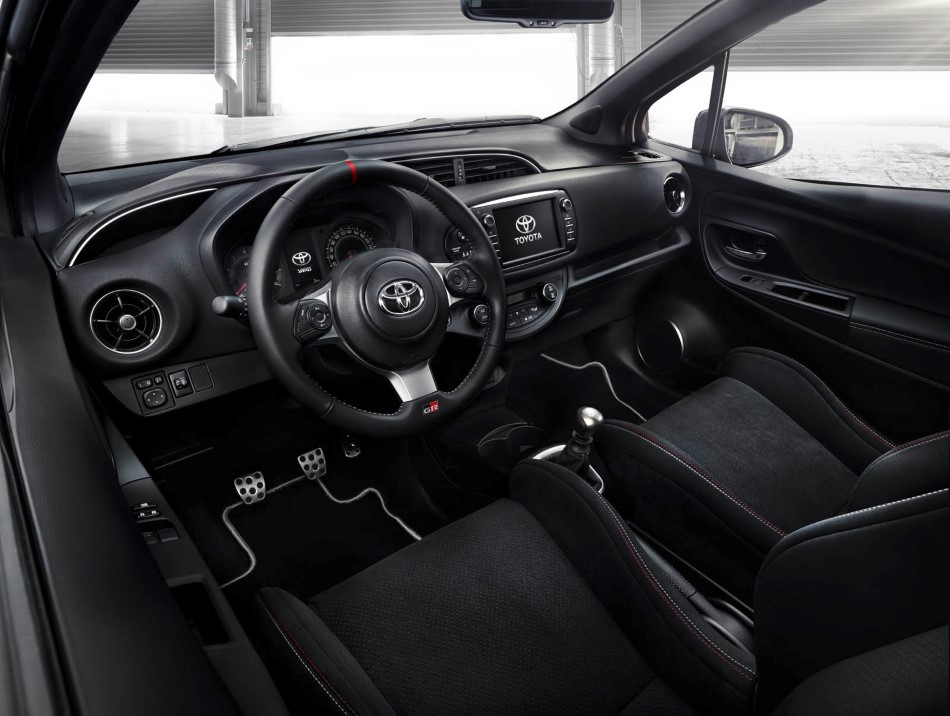Toyota C-HR Hy-Power Konsepti ve Yeni Land Cruiser resim galerisi
