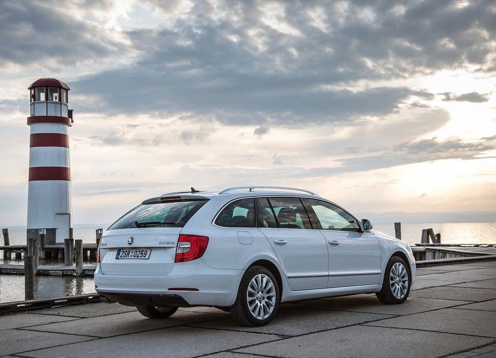 YEN MAKYAJLI SKODA SUPERB COMB GALER