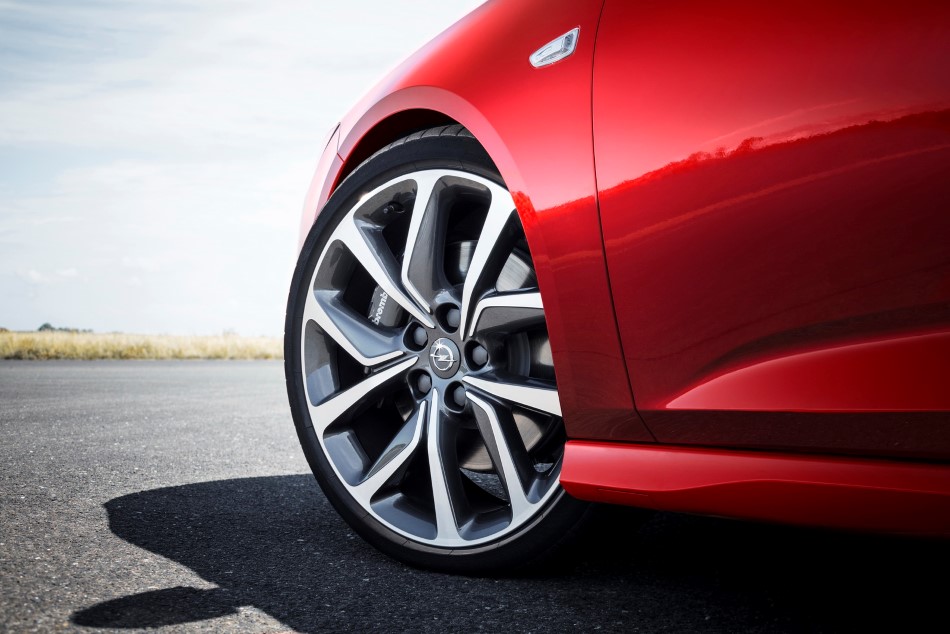 Yeni Opel Insignia GSi Sports Tourer resim galerisi