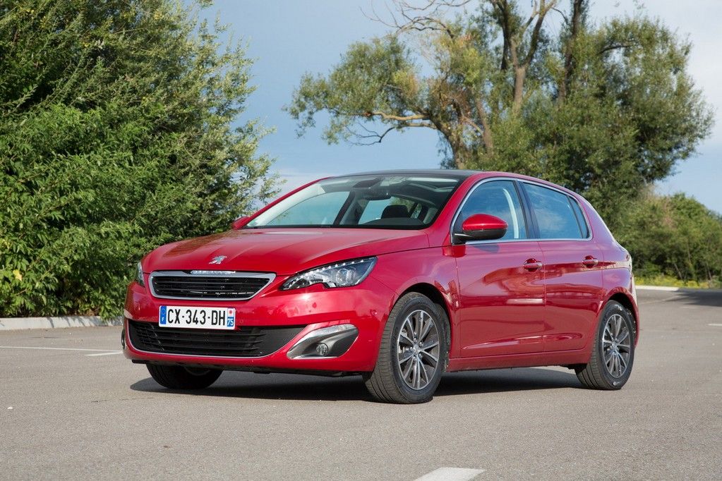 YEN PEUGEOT 308 YAKINDA YOLLARDA RESM GALERS