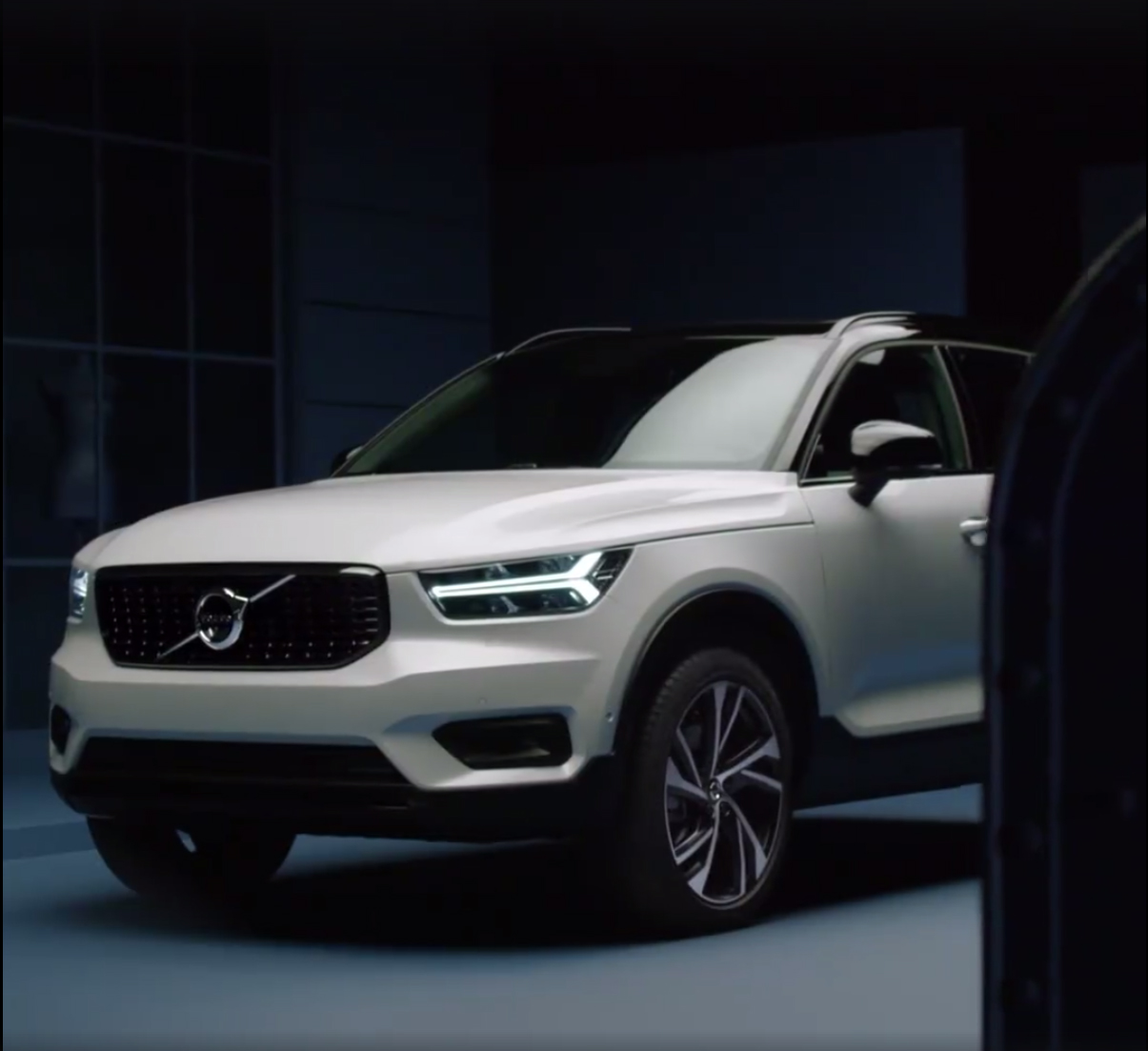 2018 Volvo XC40 katalog ilk resim galerisi