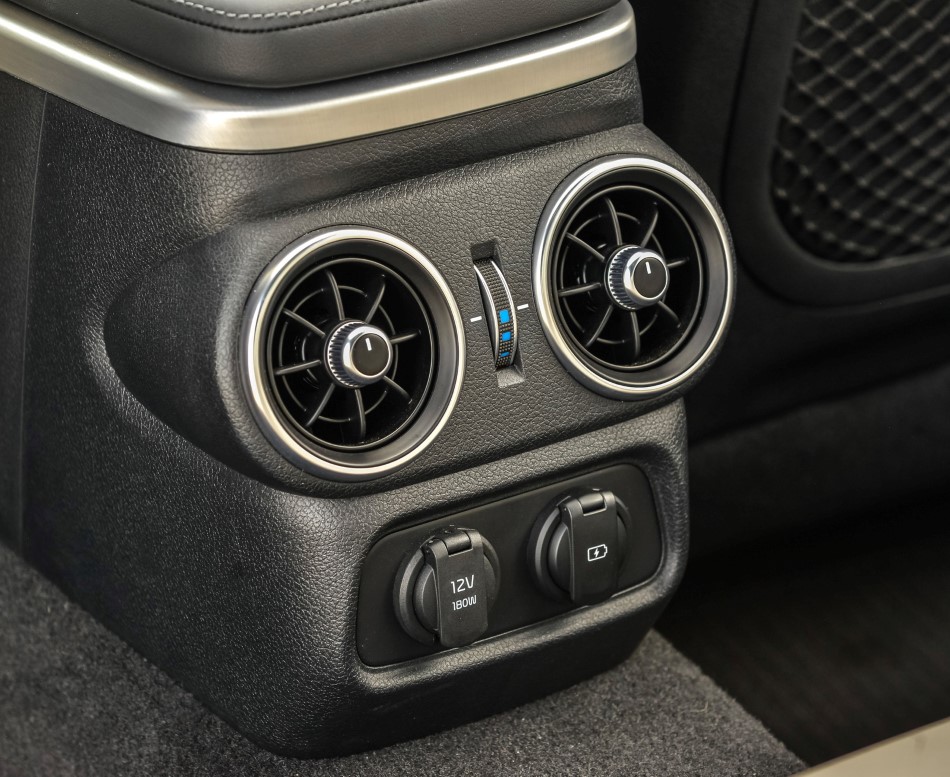 Yeni Kia Stinger V6 resim galerisi