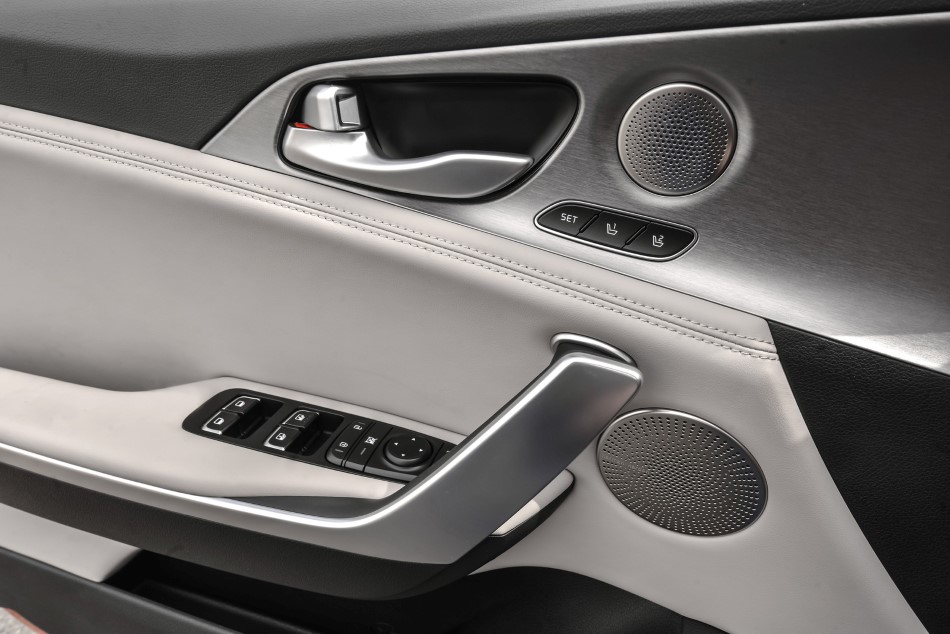 Yeni Kia Stinger V6 resim galerisi