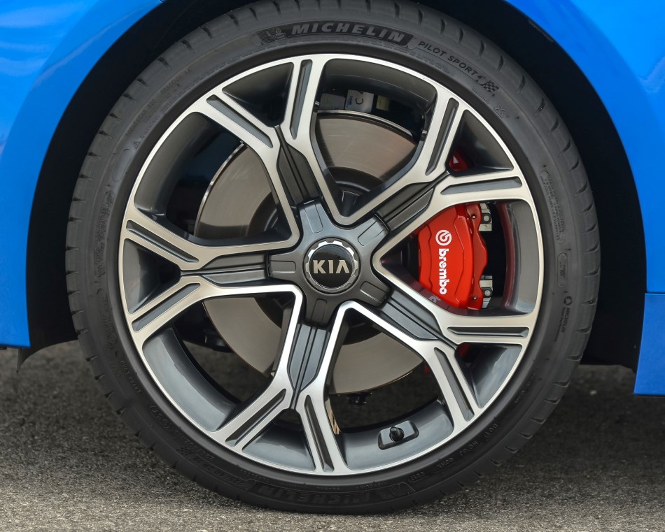 Yeni Kia Stinger V6 resim galerisi