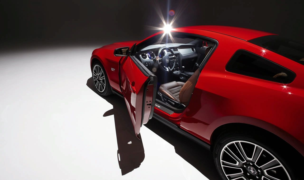FORD MUSTANG (2010) GALER
