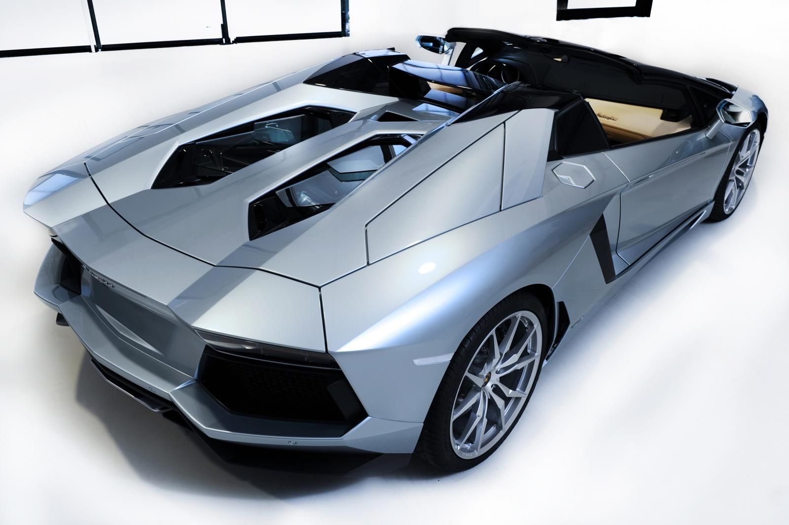 LAMBORGHN AVENTADOR ROADSTER GALER