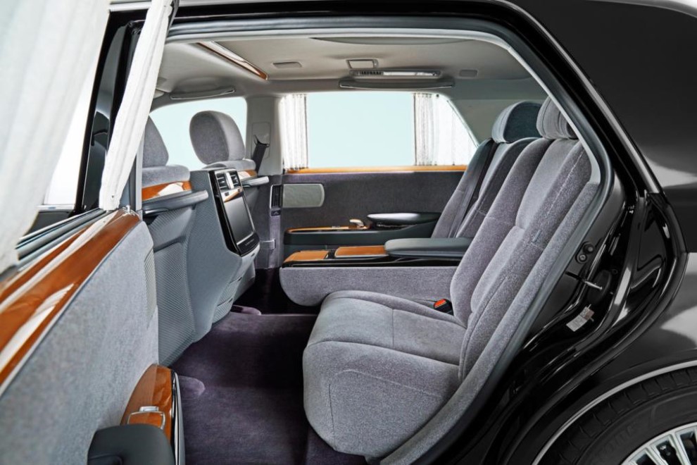 Yeni Toyota Century resim galerisi
