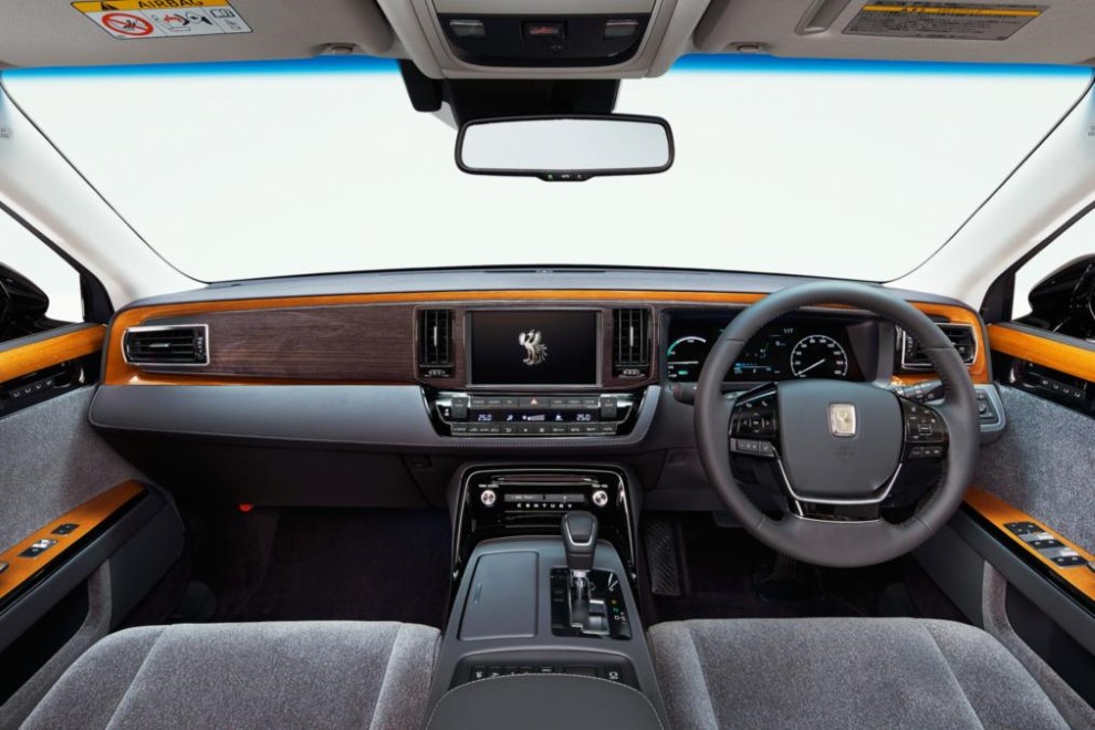 Yeni Toyota Century resim galerisi