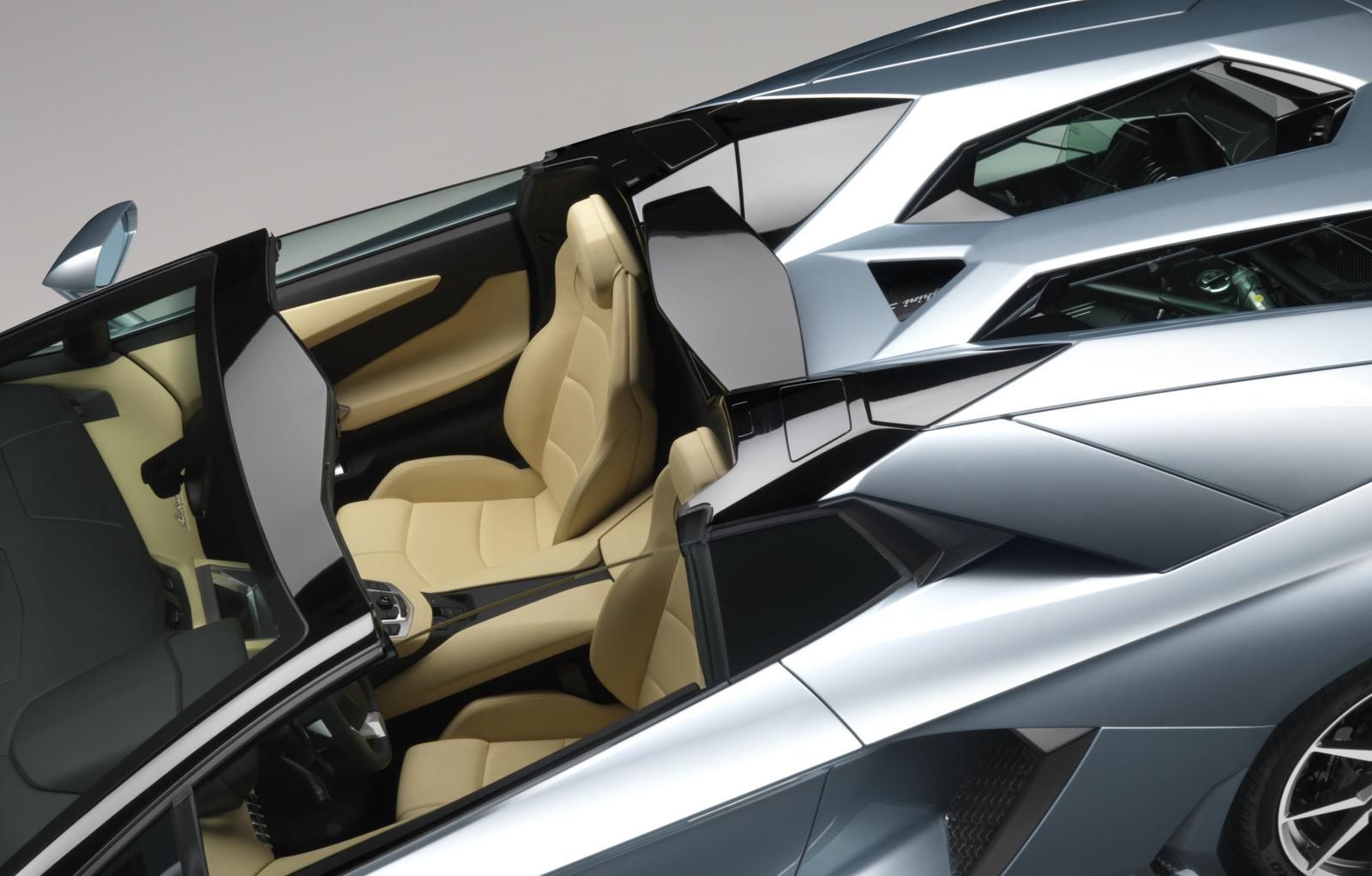 LAMBORGHN AVENTADOR ROADSTER GALER