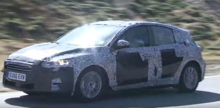 Yeni Ford Focus hatchback ve sedan casus fotoraflar - resim galerisi