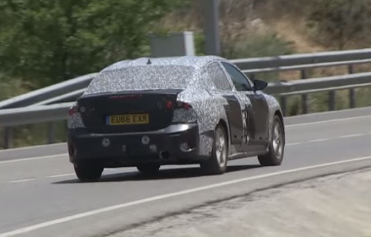 Yeni Ford Focus hatchback ve sedan casus fotoraflar - resim galerisi
