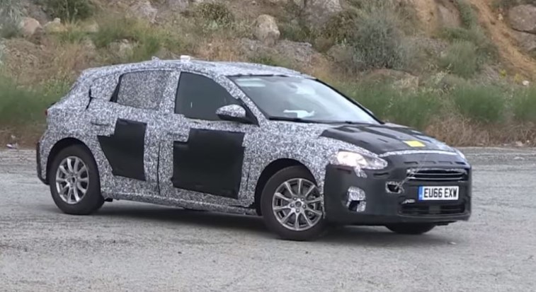 Yeni Ford Focus hatchback ve sedan casus fotoraflar - resim galerisi