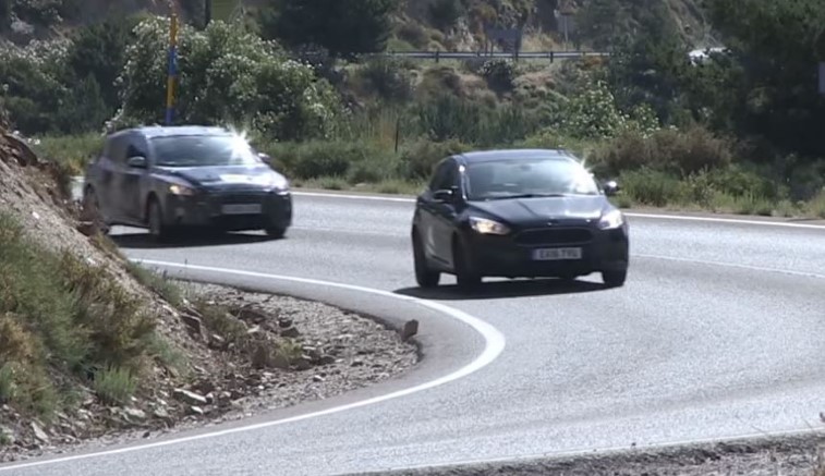 Yeni Ford Focus hatchback ve sedan casus fotoraflar - resim galerisi