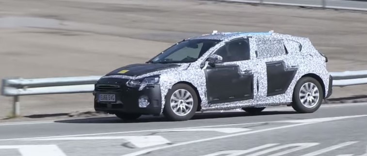 Yeni Ford Focus hatchback ve sedan casus fotoraflar - resim galerisi