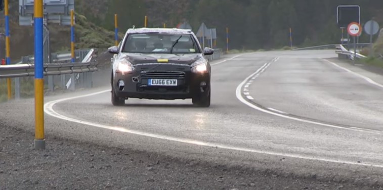 Yeni Ford Focus hatchback ve sedan casus fotoraflar - resim galerisi