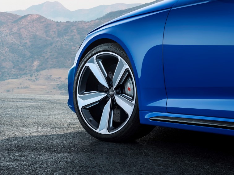 Audi RS4 Avant resim galerisi (03.11.2017)