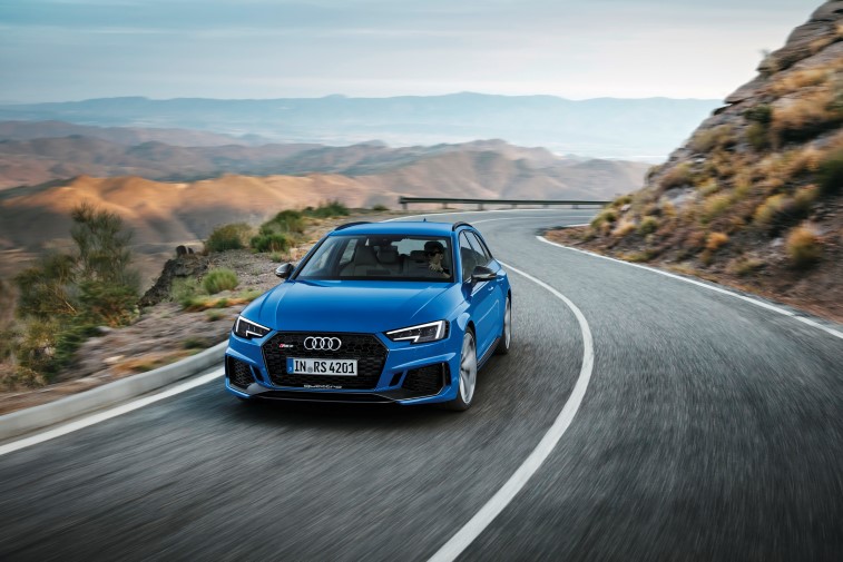 Audi RS4 Avant resim galerisi (03.11.2017)