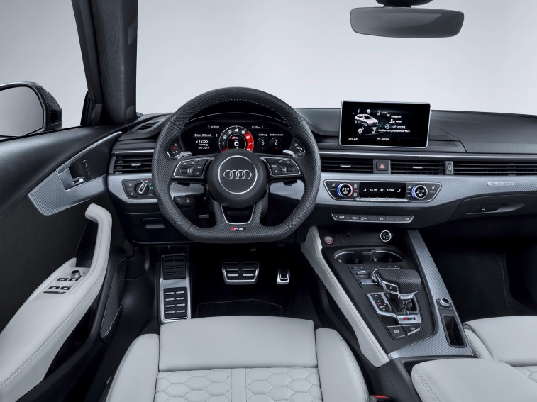 Audi RS4 Avant resim galerisi (03.11.2017)