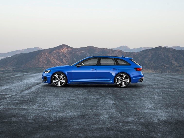Audi RS4 Avant resim galerisi (03.11.2017)