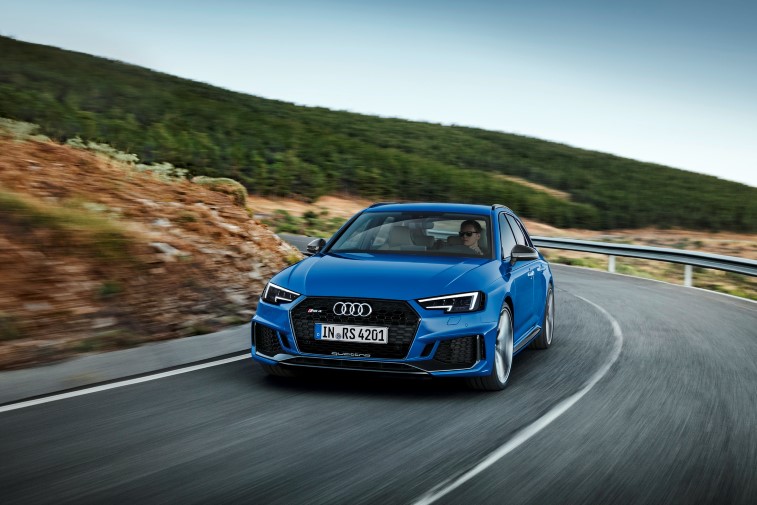 Audi RS4 Avant resim galerisi (03.11.2017)