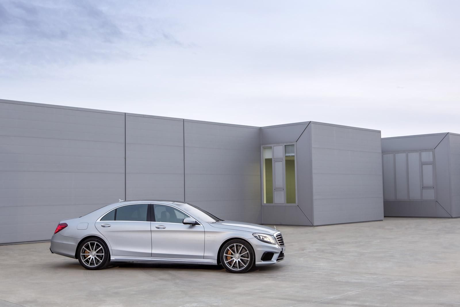 YEN MERCEDES S63 AMG RESM FOTORAF GALERS