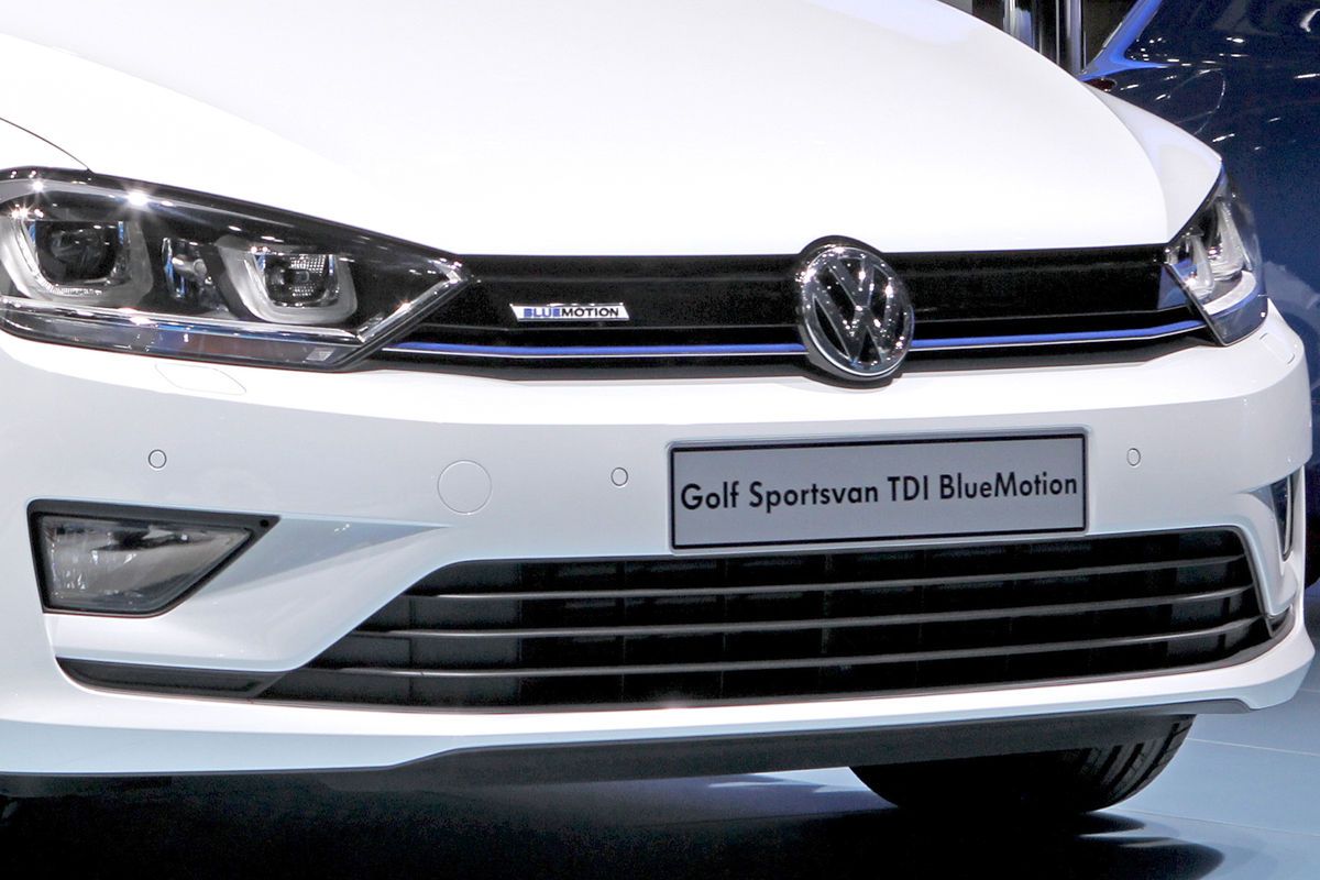 YEN GOLF SPORTSVAN TDI BLUEMOTION CENEVRE RESM GALERS