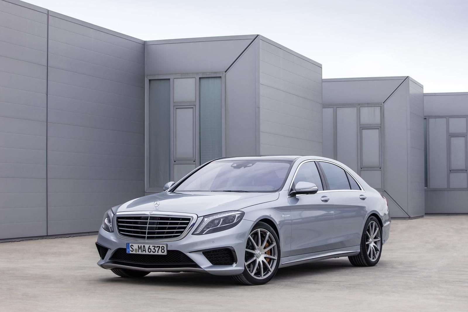 YEN MERCEDES S63 AMG RESM FOTORAF GALERS