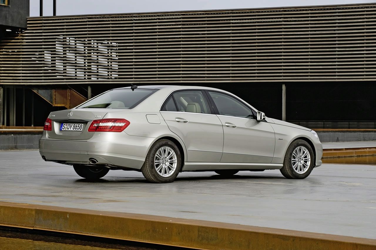 MERCEDES E SEDAN (2010)