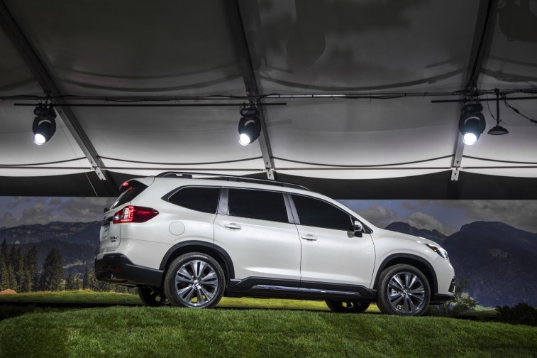 2019 Subaru Ascent resim galerisi (30.11.2017)
