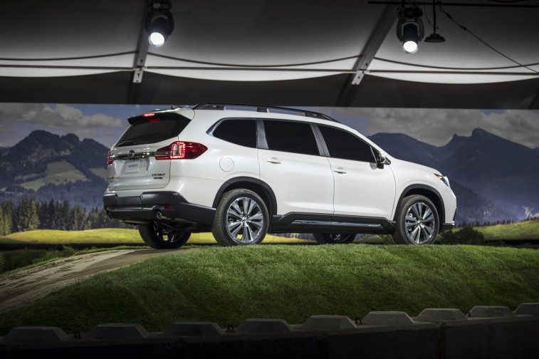 2019 Subaru Ascent resim galerisi (30.11.2017)