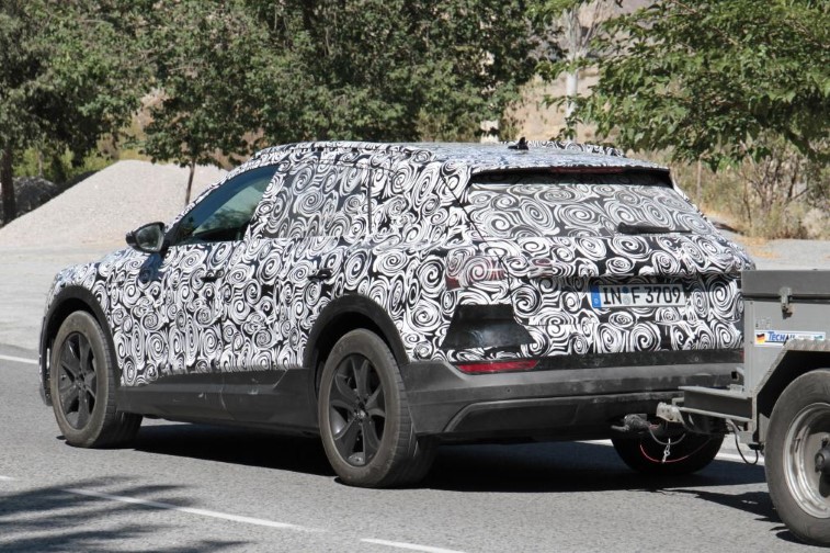 2018 Audi e-tron SUV resim galerisi (15.12.2017)