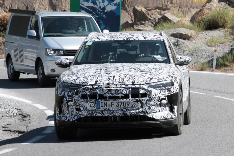 2018 Audi e-tron SUV resim galerisi (15.12.2017)
