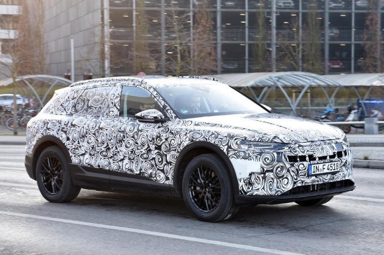 2018 Audi e-tron SUV resim galerisi (15.12.2017)
