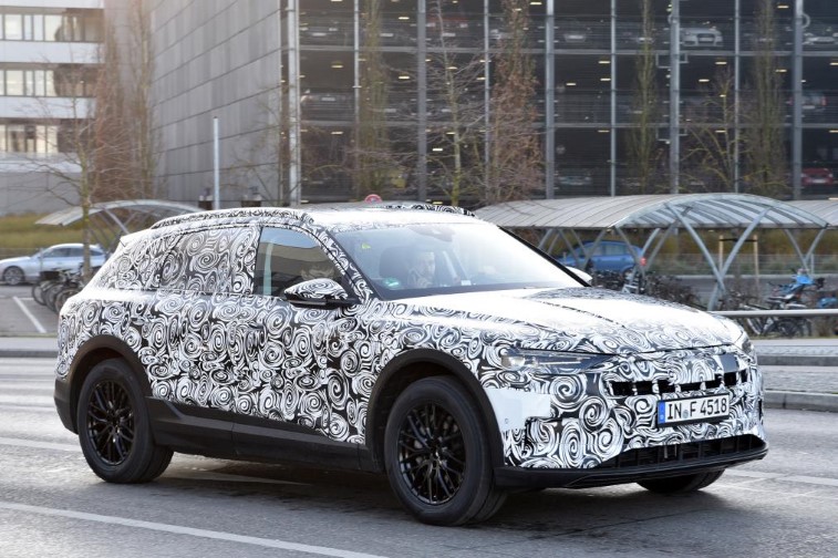 2018 Audi e-tron SUV resim galerisi (15.12.2017)