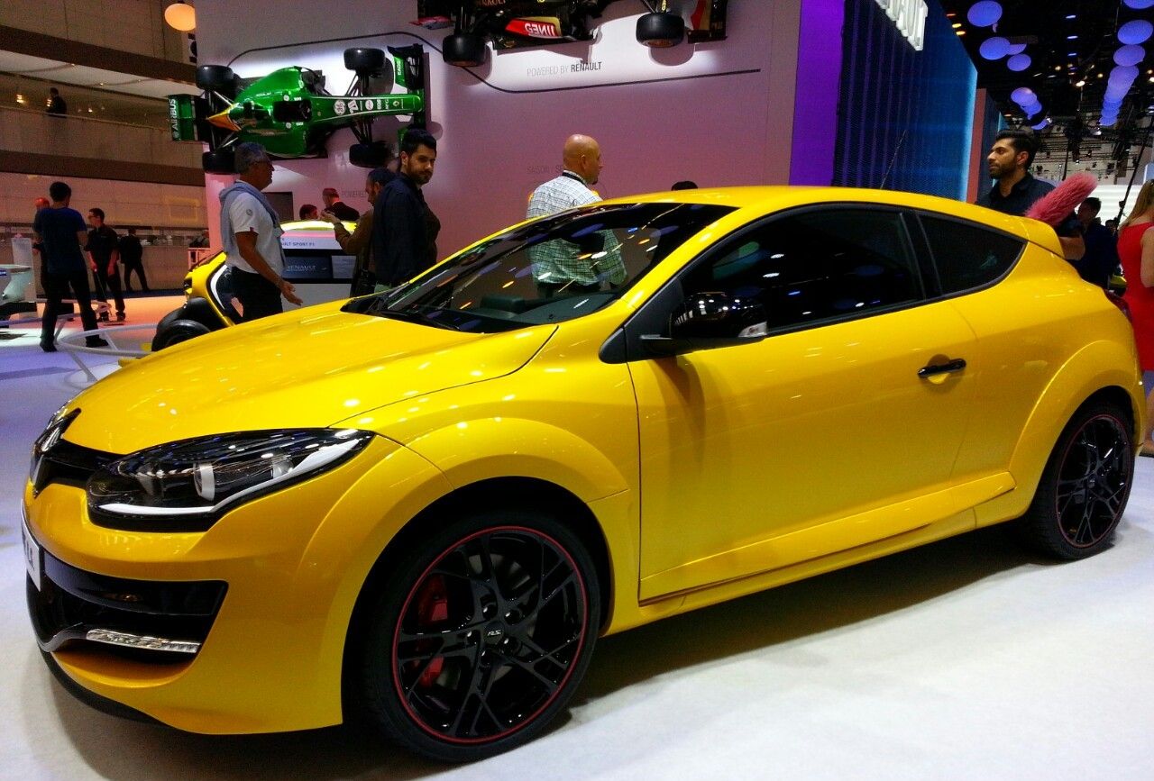 YEN MAKYAJLI RENAULT MEGANE FRANKFURT LANSMAN RESM GALERS