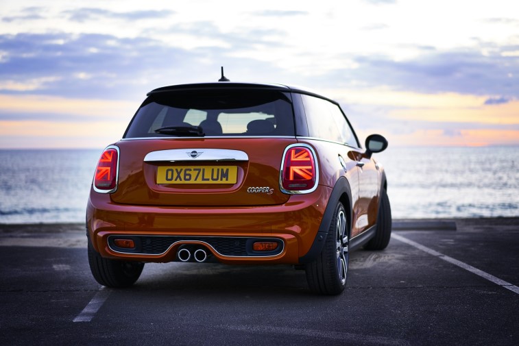 2019 MINI hatchback ve cabriolet (MINI Convertible) resim galerisi (11.01.2018)