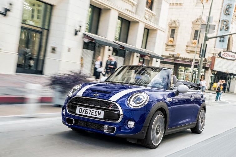 2019 MINI hatchback ve cabriolet (MINI Convertible) resim galerisi (11.01.2018)